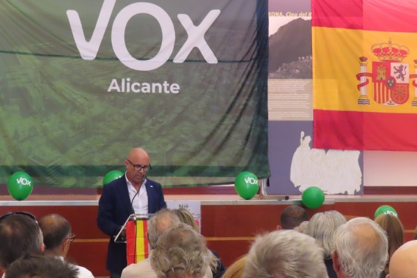 Vox irrumpe en Xixona y presenta a José Juan Raymundo como coordinador local
