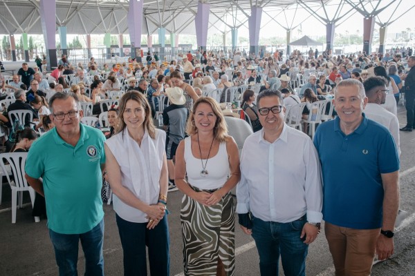 Carrasco reivindica el papel de las asociaciones vecinales en un encuentro que reúne a más de 600 personas en Castelló