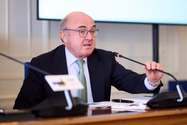 Guindos afirma que la decisión del BCE sobre la opa de BBVA a Sabadell 