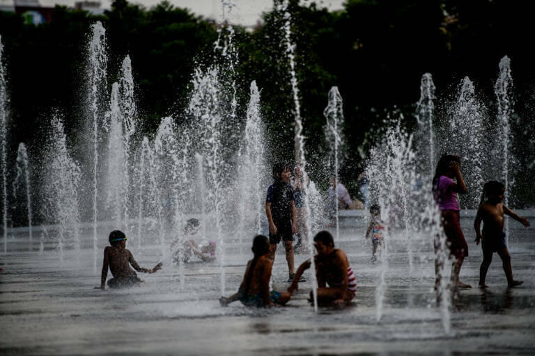 Sanidad mantiene el nivel rojo de riesgo por calor en municipios de Els Ports o el Alt Maestrat