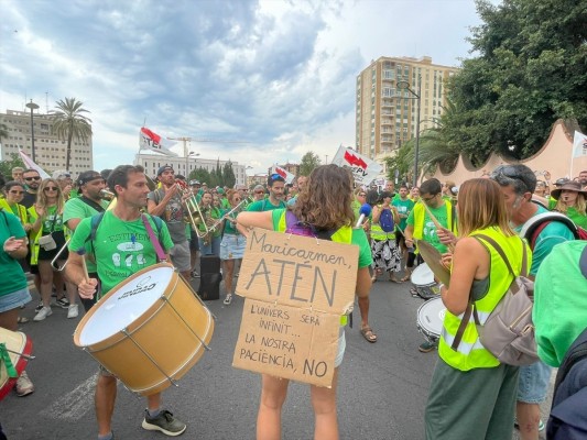 Sindicatos llegan a la mesa de negociación con Educación para 