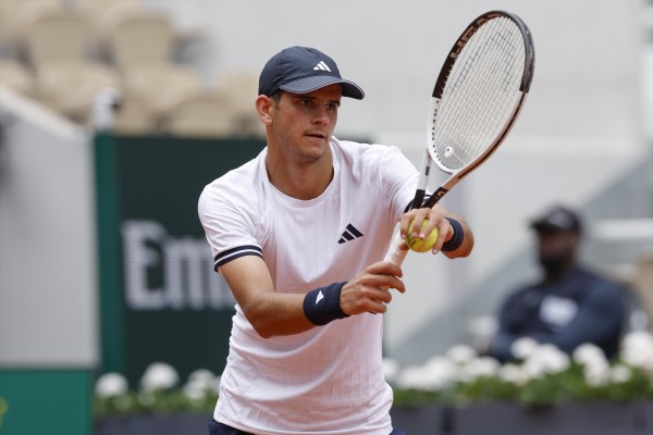 Jódar completa una histórica remontada ante Carreño para meterse en cuartos de Roland Garros
