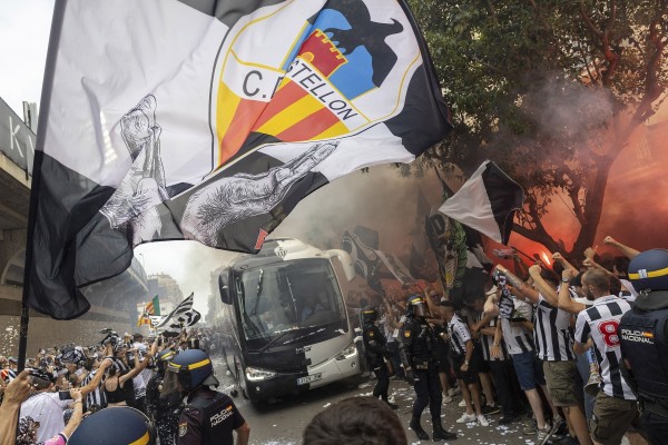 La clasificación para 'play off' del Castellón en imágenes: recibimiento de la afición, partido y celebración en Castalia