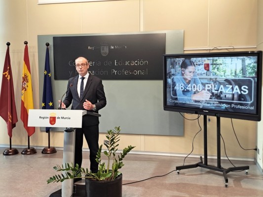 La Región de Murcia roza las 50.000 plazas de FP y sube la apuesta tecnológica y semipresencial