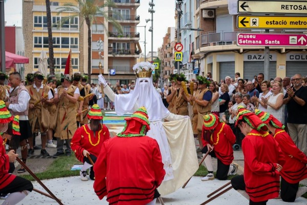 Torrent celebra los 40 años de la Cavalcada del Corpus con una exposición conmemorativa en l'Antic Mercat