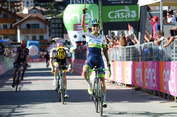 Esteban Chaves, el más grande en la etapa reina, Kruijswijk maglia rosa

