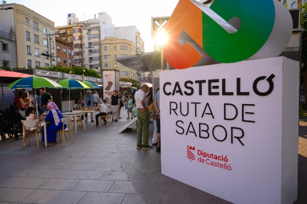 La V Feria de la Primavera Castelló Ruta de Sabor congrega a 17 firmas con notable afluencia en Castelló