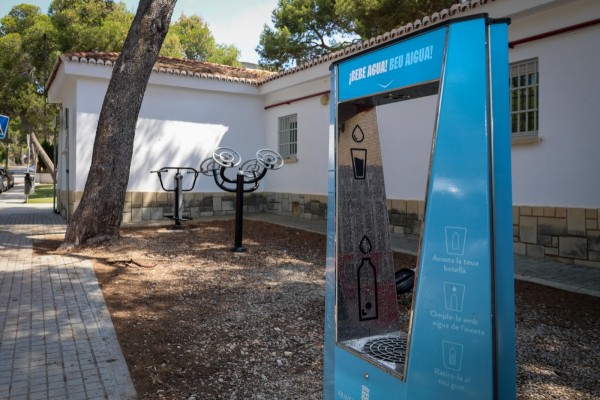 Torrent amplía su red de fuentes de agua refrigerada con una nueva en El Vedat