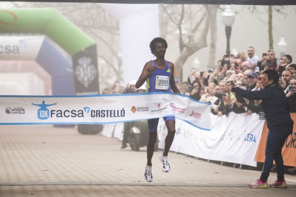 Castelló hace historia en su 10K: los 26:31 firmados por Kejelcha en 2025 se convierten en récord del mundo