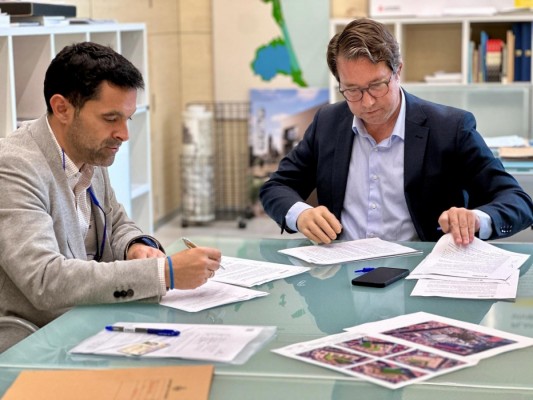 Urbanismo firma el convenio del PAI de Gil Sumbiela, que aportará más de 100 nuevas viviendas