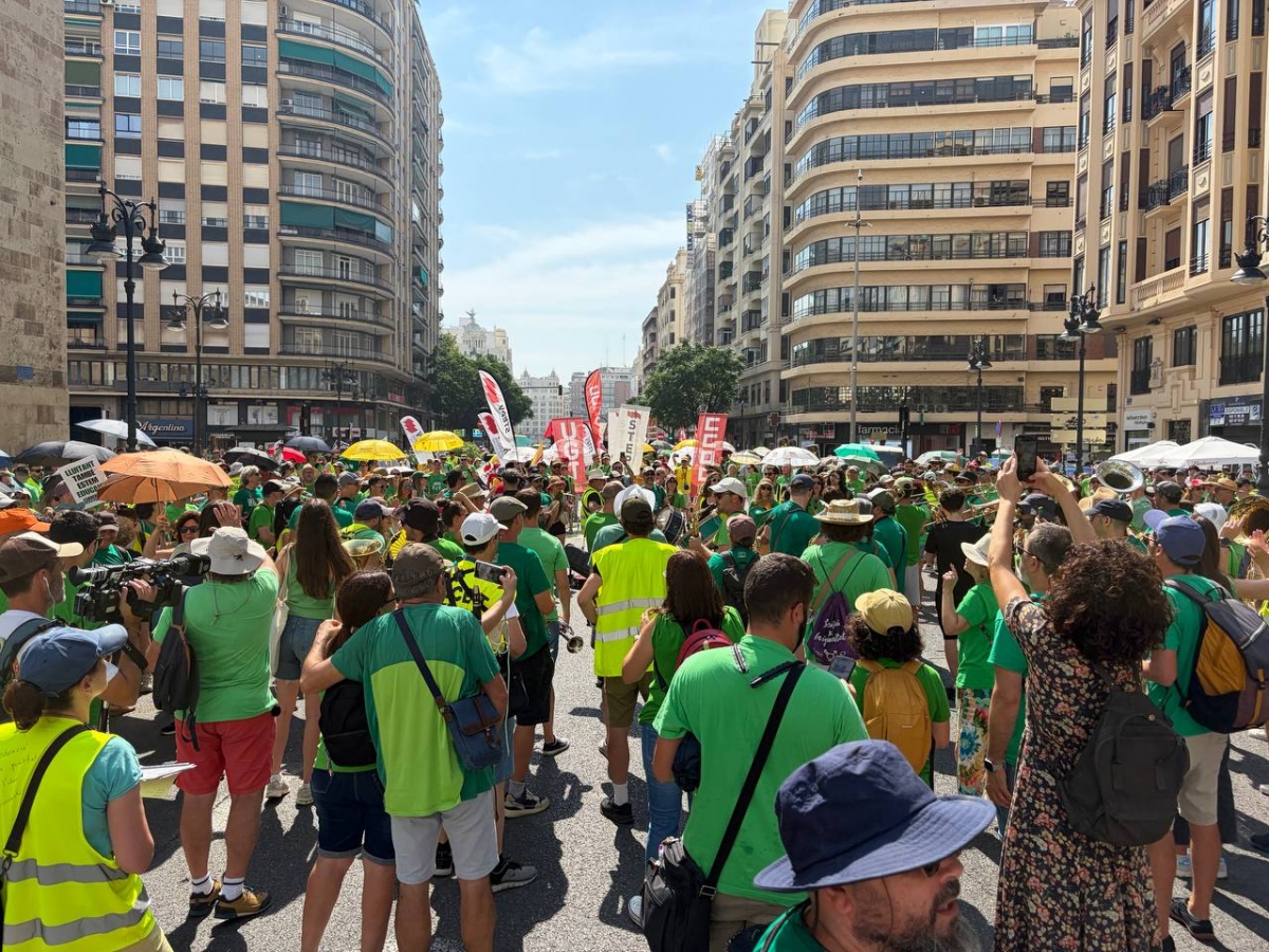 Empieza una nueva manifestación de docentes en huelga mientras sigue la negociación