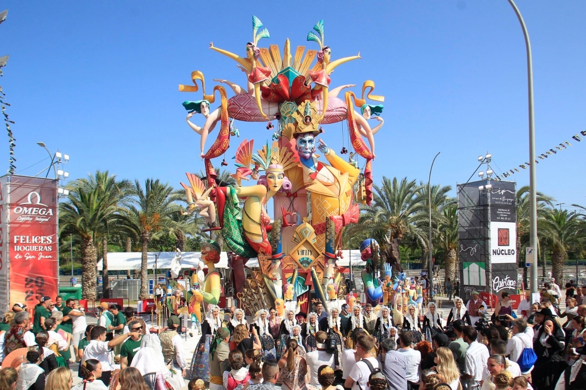 Alicante concede el 70% de los permisos de 'plantà' y cierra el operativo de los fuegos en el Postiguet