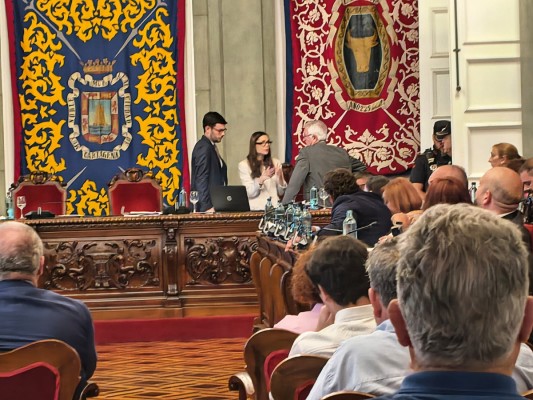 El pleno de la moción de censura de Cartagena deriva en un esperpento político antes de llegar a la votación
