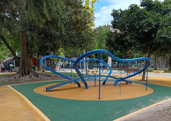 De la gran mariposa del jardín del Salitre a Pocoyó en Huerto Manú: Murcia refuerza las áreas infantiles de juego