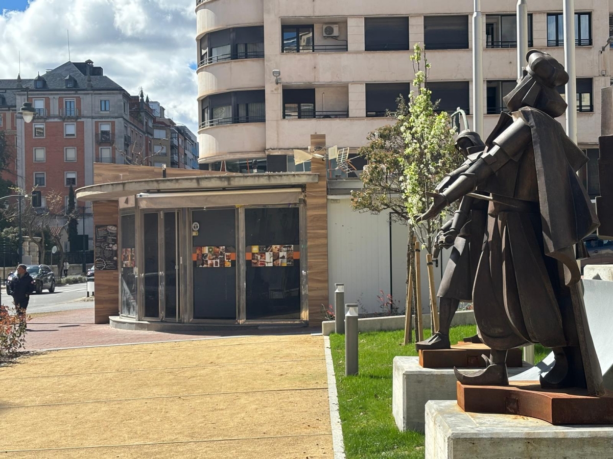 Cara y cruz de La Rosaleda en Alcoy: tres empresas pujan por el quiosco mientras van a resolver el contrato del parking
