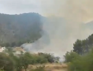 Un incendio forestal en Los Garres obliga a movilizar a los bomberos, las brigadas y el helicóptero del 112