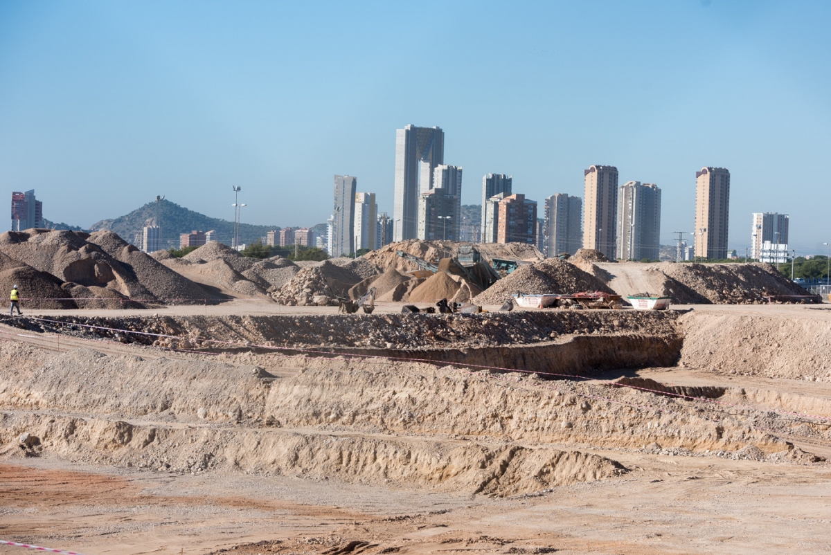 El centro comercial de Benidorm, más cerca: acuerdo entre los propietarios para finalizar las obras de urbanización