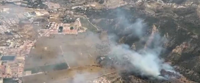 Un incendio forestal en Los Garres obliga a movilizar a los bomberos, las brigadas y tres helicópteros del 112