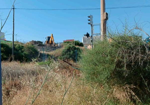 Los vecinos de Los Mateos piden al juzgado la paralización inmediata de las obras de descontaminación por emisiones de polvo