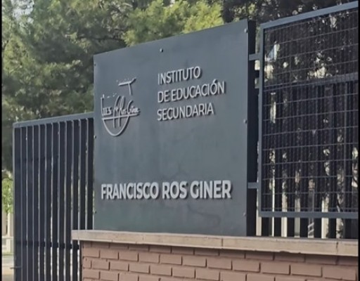 Denuncian que cientos de alumnos de Lorca se examinan de la PAU en las 'aulas horno' del IES Francisco Ros Giner