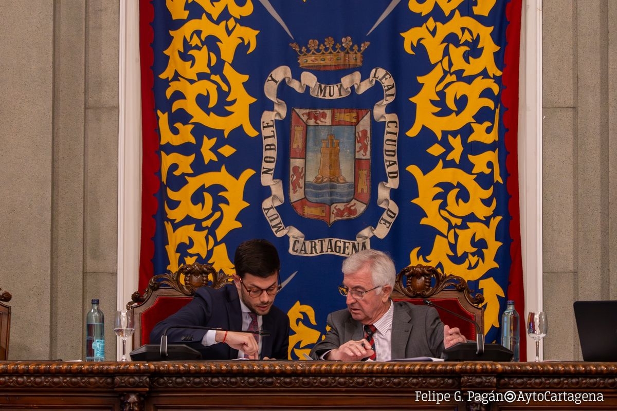 La función debía suspenderse, pero el espectáculo tenía que continuar