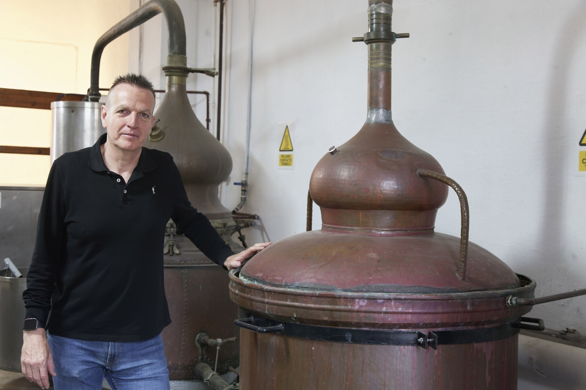 La destilería conserva los alambiques de cobre para la elaboración de sus licores. - Foto: ANTONIO PRADAS La destilería conserva los alambiques de cobre para la elaboración de sus licores.