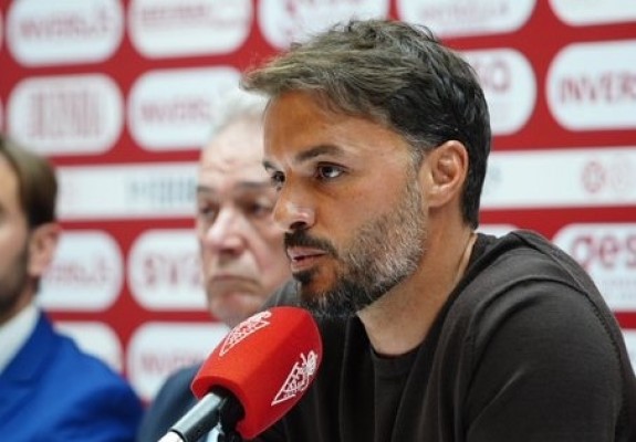 Relevo en el Murcia con León supliendo a Moreno: 