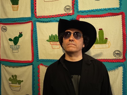 El castellonense Miguel Verchili celebra los 18 años de 'Ana (en el alambre)' con un nuevo videoclip