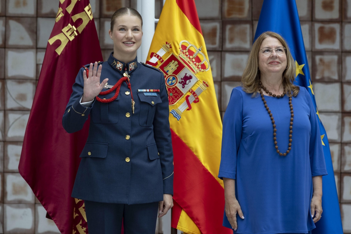 Todas las imágenes de la 'despedida dorada' a la Princesa Leonor en la Región 