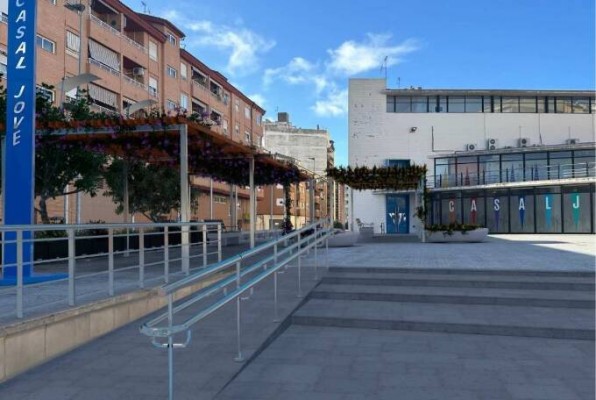 Dos empresas y una UTE de Castelló pugnan por el proyecto para reducir emisiones en una calle del Grau