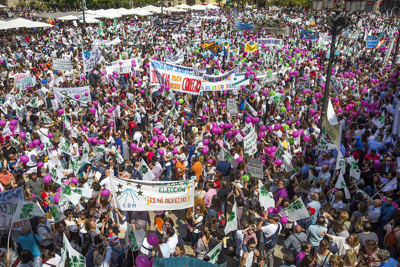 Miles de representantes de la educación concertada piden la dimisión de Marzà