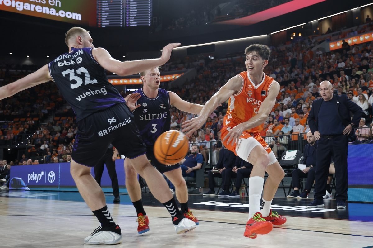 Valencia Basket firma una remontada épica ante Bilbao Basket y se adelanta en la serie