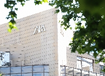 Inditex modera al 1,5% su alza en Bolsa tras ganar 1.375 millones en su primer trimestre