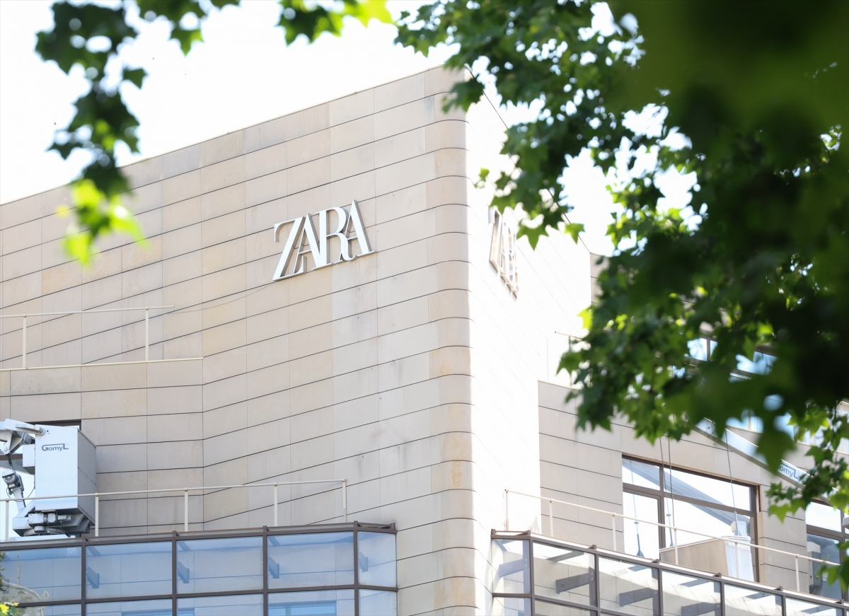 Inditex modera al 1,5% su alza en Bolsa tras ganar 1.375 millones en su primer trimestre