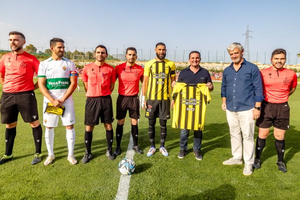 Karim Benzema jugó con el Al-Ittihad ante Elche CF en La Nucía