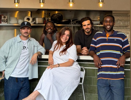 Nostra, el bar de ostras favorito de la generación millennial que triunfa en el barrio de Ruzafa