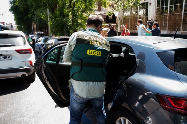 La UCO finaliza el registro de la sede de Tubos Reunidos en Bilbao, que se ha prolongado más de diez horas