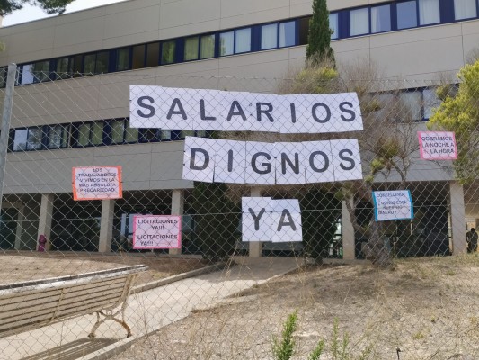 Protestas de los empleados del Centro de Día de Benidorm: gestión caducada y salarios sin actualizar