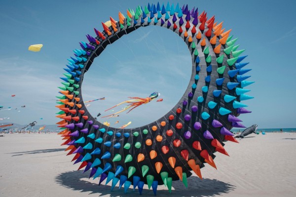 Castelló encara el III Festival del Viento con figuras nocturnas 'brillantes' y refuerzo para el transporte