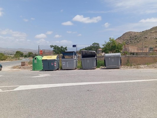 Compromís denuncia dificultades para el depósito de la basura en las partidas rurales de Alicante