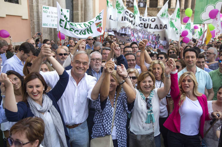 Representantes del PP en la protesta (Foto: MARGA FERRER) - 