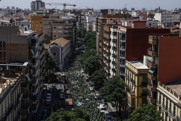 Una nueva manifestación de docentes advierte que 