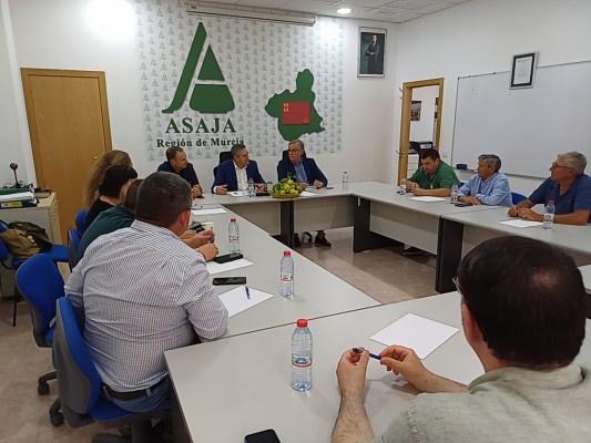 La Comunidad pone el foco en la necesidad de facilitar la incorporación de jóvenes a la agricultura y la ganadería