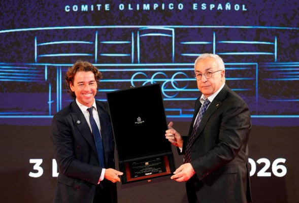 La Comunidad recibe la Placa del Comité Olímpico Español a propuesta de la FETRI