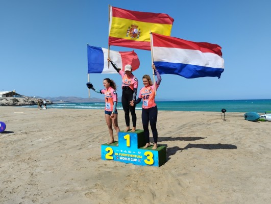 Suardiaz y Capuzzo, campeones del mundo de Wingfoil Freefly-Slalom en Fuerteventura 