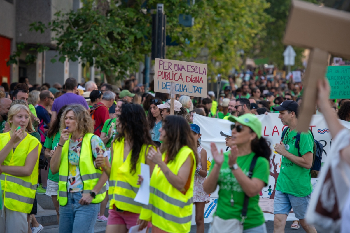 La manifestación de Alicante por la educación pública del 4 de junio, en imágenes 