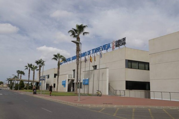 CCOO denuncia el despido de 30 trabajadoras del laboratorio del Hospital de Torrevieja
