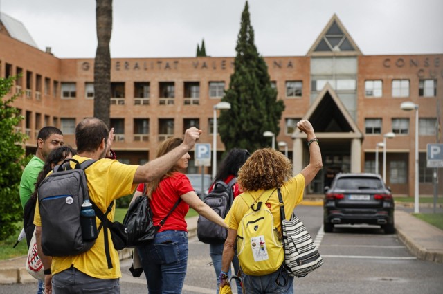 CCOO denuncia que Educación pretende controlar el horario de los docentes en julio