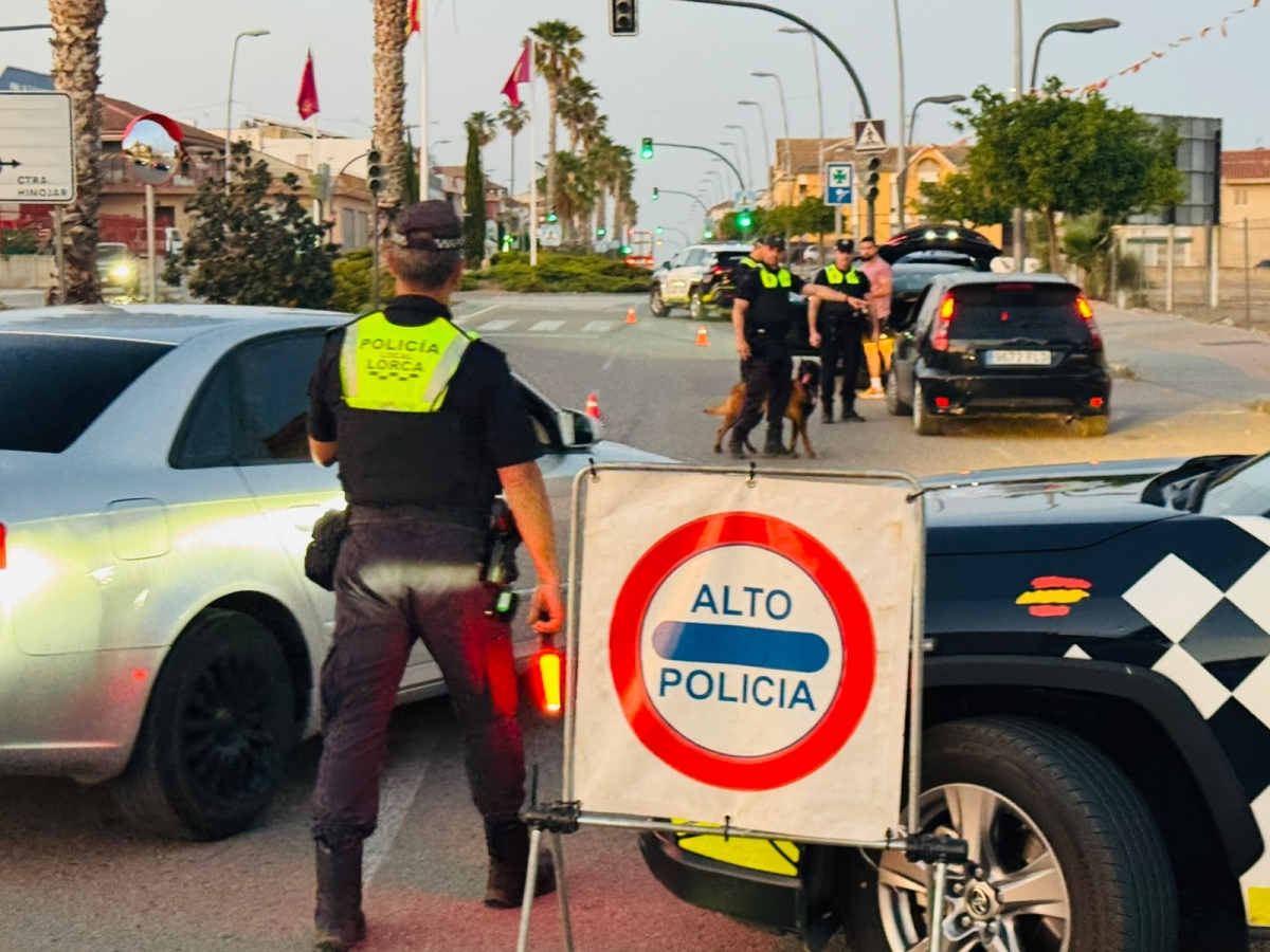 Los 50 controles policiales en Lorca detectan más de 300 infracciones y dejan seis detenidos