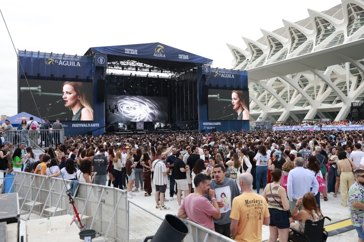Público y artistas estallan contra el Festival de Les Arts por las limitaciones de ruido
